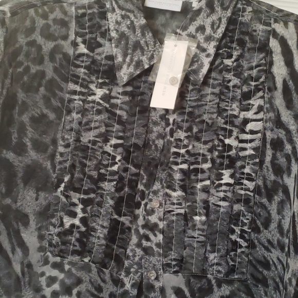 NWT, Snow Leopard Blouse - Picture 2 of 3